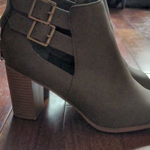 Olive green heels. Open toe, cutout. Size 8